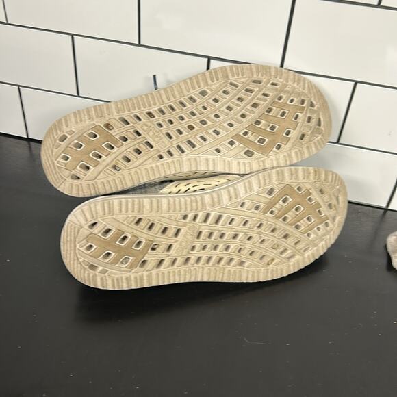 Hey Dude Shoes Men's 8 White Gray Cushioned Comfort Casual Slip On Loafers - Picture 6 of 6